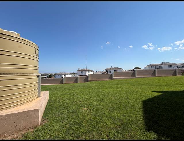 2 BEDROOM APARTMENT FOR SALE IN JEFFREYS BAY CENTRAL